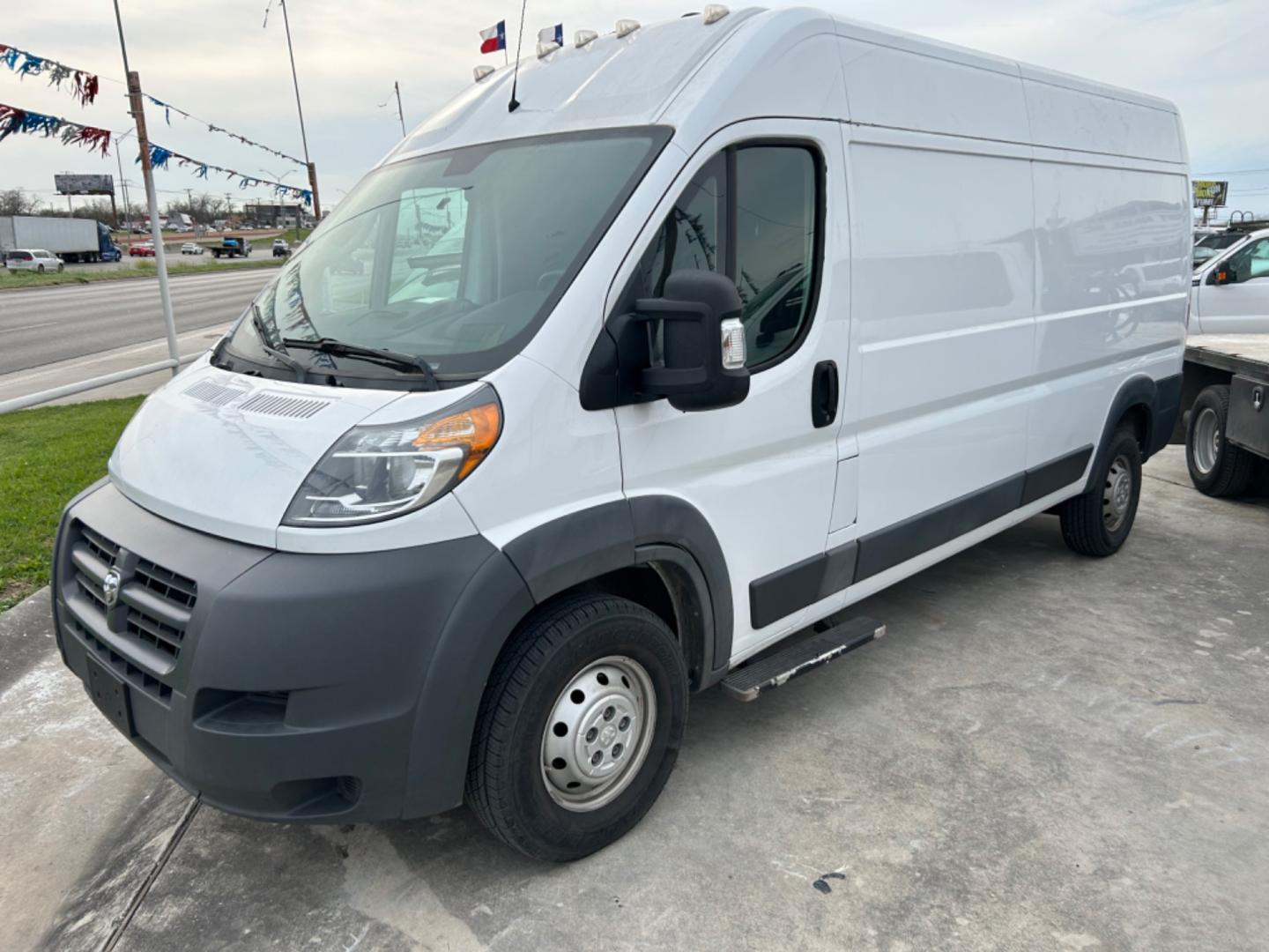 2018 White RAM Promaster 2500 High Roof Tradesman 159-in. WB (3C6TRVDG8JE) with an 3.6L V6 engine, 6A transmission, located at 1687 Business 35 S, New Braunfels, TX, 78130, (830) 625-7159, 29.655487, -98.051491 - Photo#0